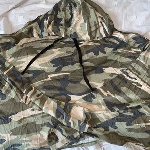 Forever 21 long sleeve cropped camo